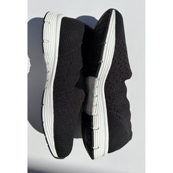 SKECHERS WOMEN’S Classic Fit  w/ air-cooled memory foam Size 7 Black Shoes - Picture 7 of 8